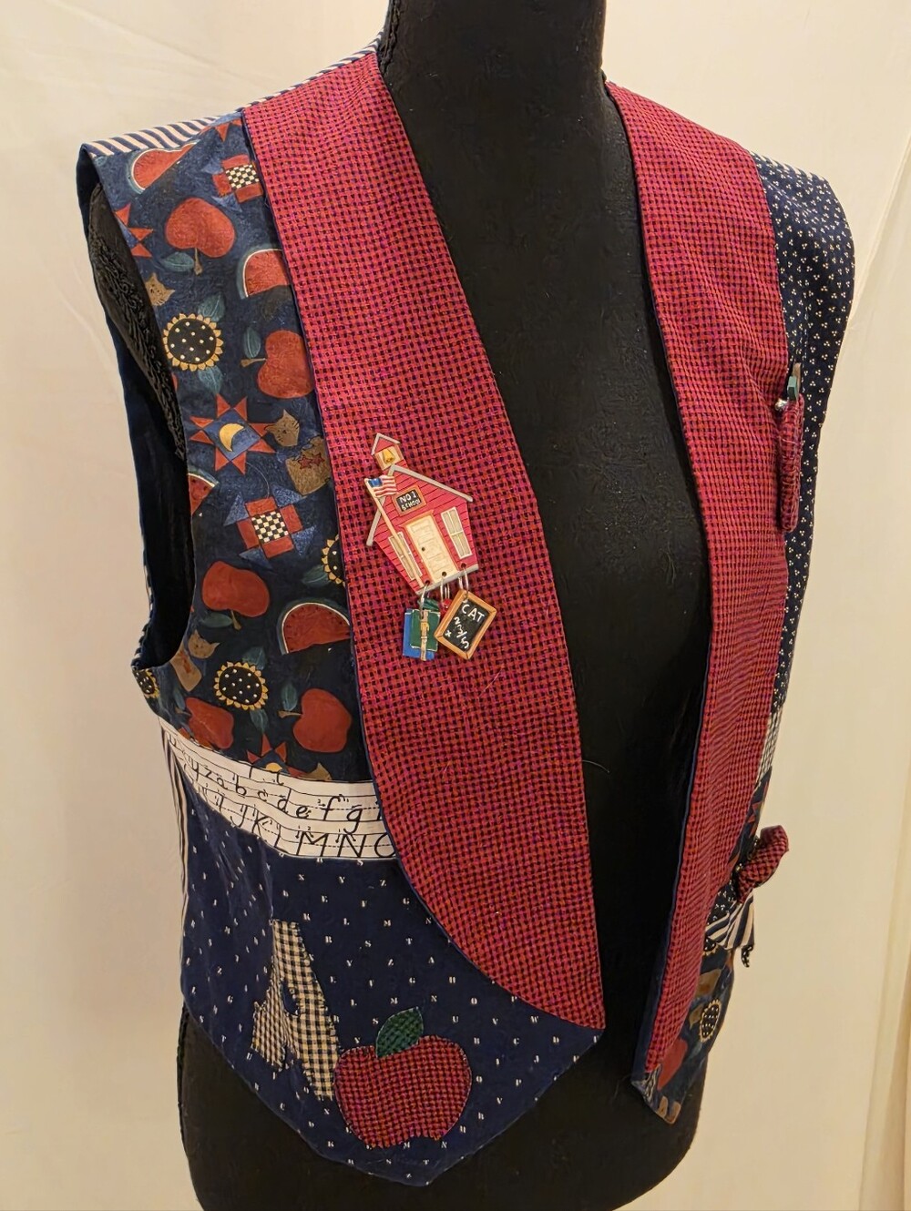 VTG Patchwork Novelty Vest V-Neck Cottagecore Apple Teacher Checked Print Sz M